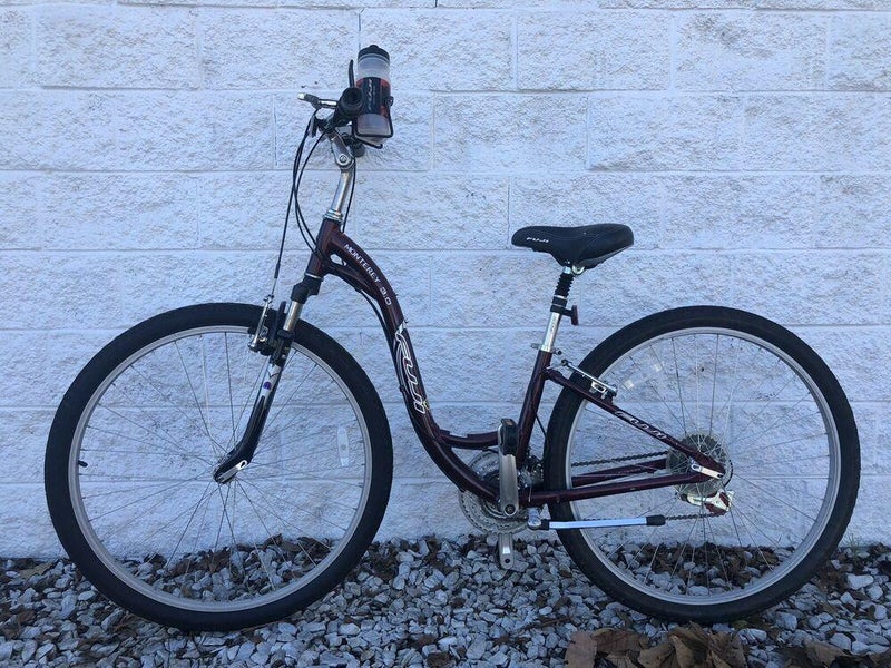 Fuji Monterey 3.0 Comfort Hybrid Bike 21 Speed SidelineSwap