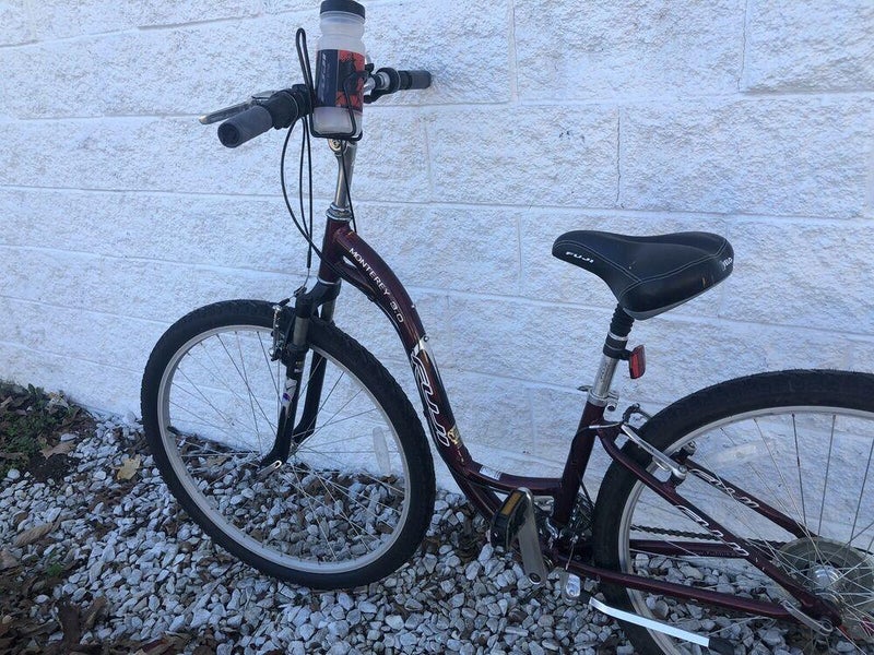 Fuji Monterey 3.0 Comfort Hybrid Bike 21 Speed SidelineSwap