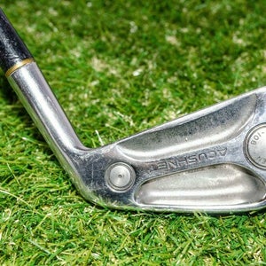 Titleist 	Acushnet 	3 Iron 	Right Handed 	38.5"	Steel 	Stiff	New Grip