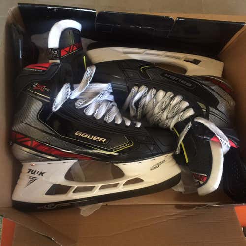 Senior Bauer Vapor 2X Pro EE Width Size 9.5 Hockey Skates
