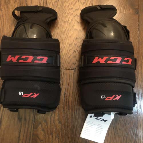 New CCM  1.9 Senior Goalie Knee Protector