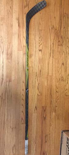 Senior Right Handed Supreme 1S  Hockey Stick