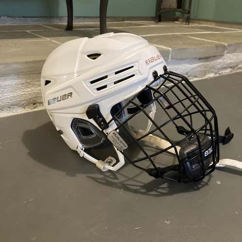 Bauer Re-Akt 200 Med White w/ Profile II Cage