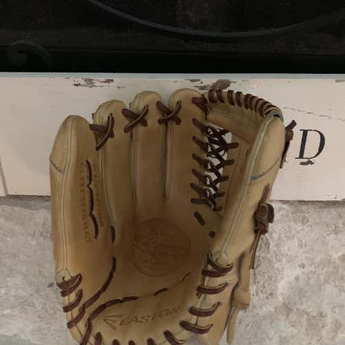 High School/College Pitcher's Legacy Elite 11.75" Baseball Glove