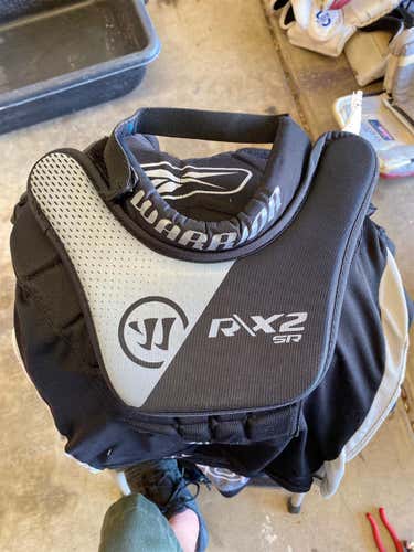 Warrior R/x2 Sr Throat Guard