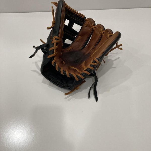 Brown High School/College Infield A2000 11.5" Baseball Glove