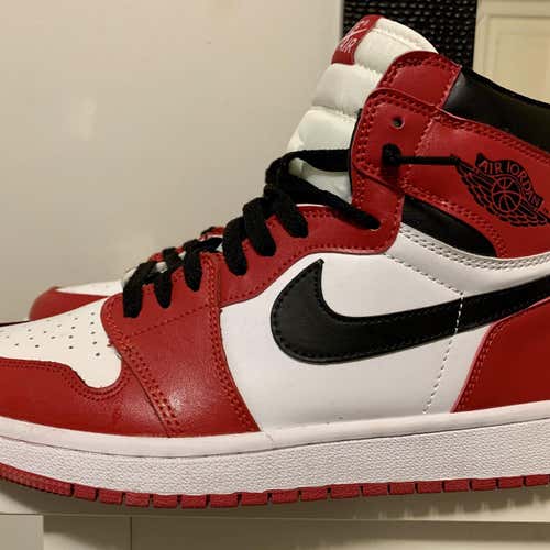 Red Men's Size 10 Air Jordan Faux Air Jordan 1 Retro High OG Chicago Shoes