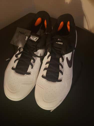 New Size 8.5 (Women's 9.5) Nike Baseball Cleats and SD compression shorts