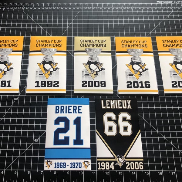 Boston Bruins Stanley Cup & Retired Number Decal Banners Set & WILLIE O'REE
