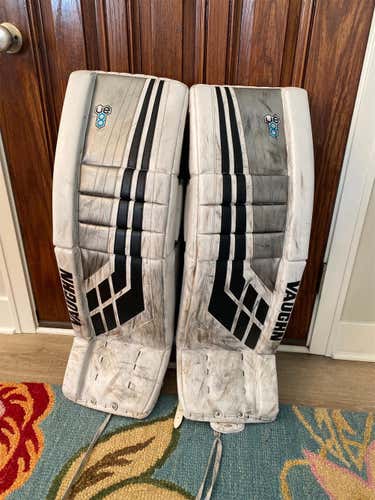 Senior 35" Vaughn Velocity VE8 Goalie Leg Pads