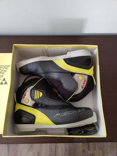 Men's Size 11.5 (EU size 45) Used Fischer Vitalis Cross Country Ski Boots