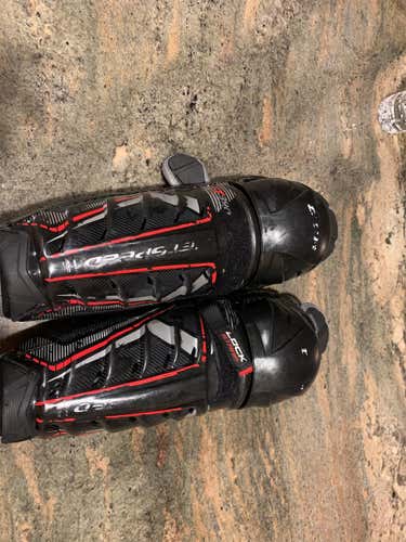 Junior CCM JetSpeed FT390  Shin Pads