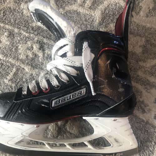 Bauer Vapor X900 Junior Extra Wide Width  Size 3 Hockey Skates