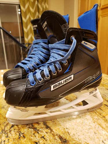 Bauer Nexus N2700 Hockey Skates Size 7 D LIKE NEW