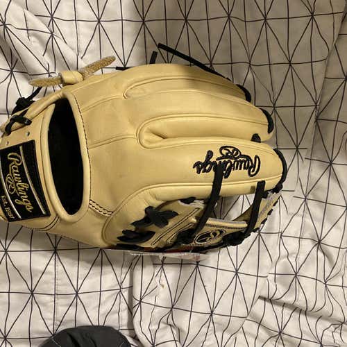 High School/College Right Hand Throw Heart of the Hide 11.5" Baseball Glove