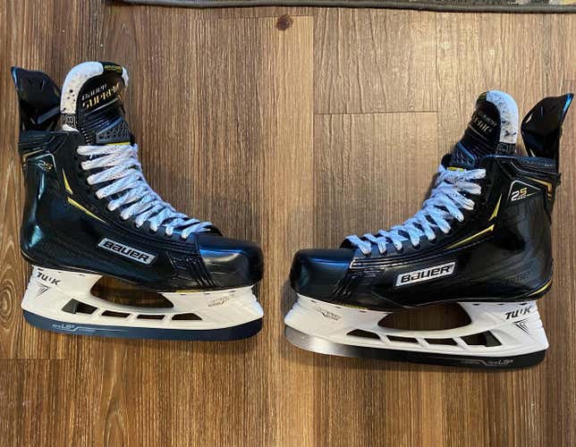 Senior Bauer Supreme 2S Pro Extra Wide Width  Size 8.5 Hockey Skates