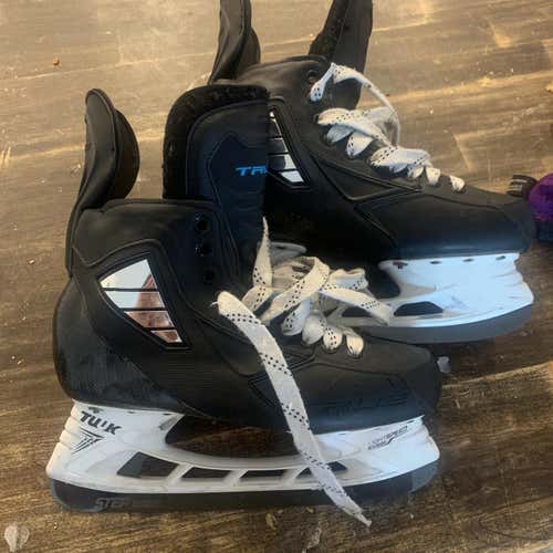 Senior True Regular Width Size 8.5 Hockey Skates
