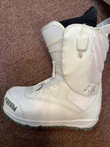 Used Size 4.0 (Women's 5.0) Forum Script Snowboard Boots