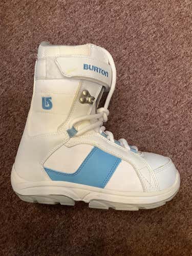 Kid's Size 4.0 (Women's 5.0) Burton Freestyle Soft Flex Snowboard Boots