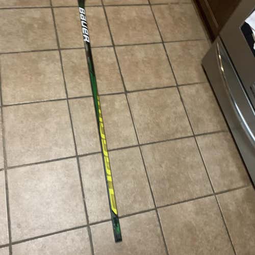 Intermediate Right Handed Supreme Ultra Sonic Mid Pattern Hockey Stick