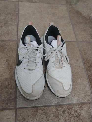 Nike Spikeless Golf Shoes 9.5 (W 10.5)