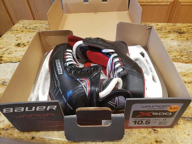 New Senior Bauer Vapor X500 Hockey Skates Size 10.5D