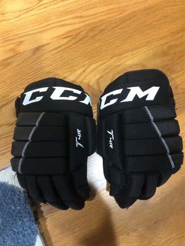 Black Junior CCM Tacks 4 Roll 11"  Gloves
