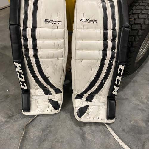 Black Youth 26" CCM Extreme Flex 400 Goalie Leg Pads