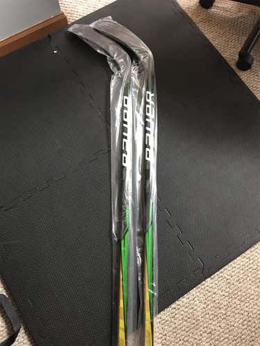 Senior Right Handed Supreme Ultra Sonic Mid Pattern  Hockey Stick