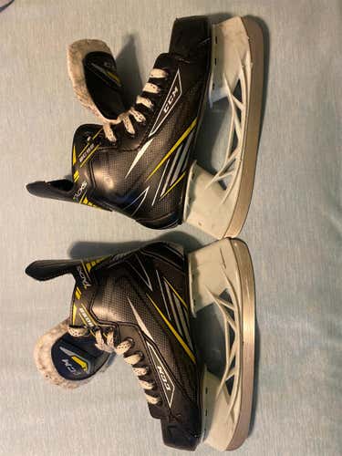 Junior CCM Tacks 2092 Size 2 Hockey Skates