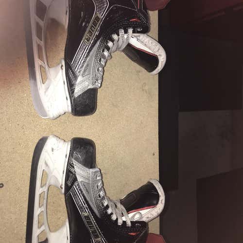 Junior Bauer Vapor 1X Regular Width  Size 4 Hockey Skates