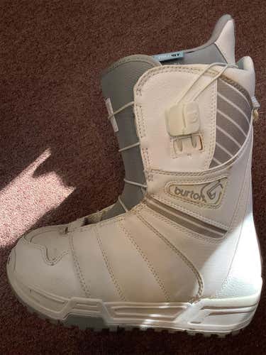 Women's Size 4.0 (Women's 5.0) Burton Mint Snowboard Boots