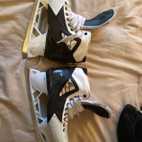 Senior True 2 Piece Regular Width Pro Stock Size 9 Hockey Goalie Skates