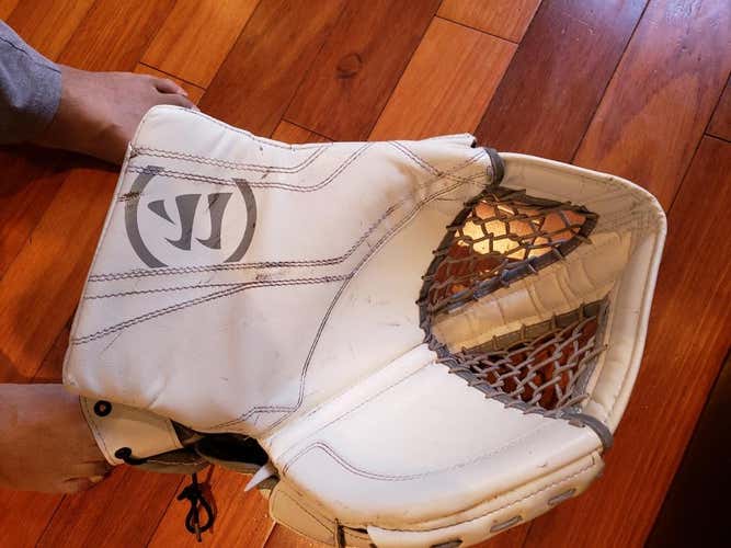 White Used Senior Warrior Regular G2 - Very Good Condition.
