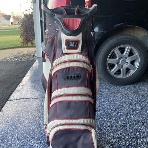 Golf Bag With Many Pockets And Umbrella Included