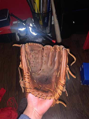 Brown High School/College Right Hand Throw Wb1200 12" Baseball Glove