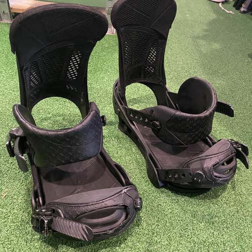 Used Medium Burton Malavita Snowboard Bindings