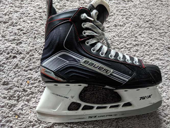 Used Senior Bauer Vapor X400 Hockey Skates Extra Wide Width Size 9.5