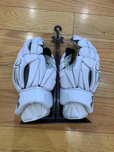 New with tags Under Armour Command Pro 2 goalie Gloves. medium