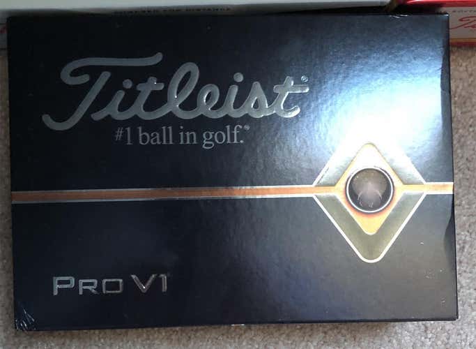 White New Titleist Pro V1 12 Pack (1 Dozen) Balls