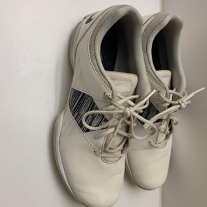 White Women's Size 6.0 (Women's 7.0) Nike Golf Shoes
