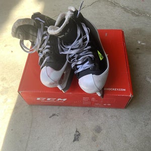 Used Junior Graf Supra G4500 Goalie Skates Size 4.5