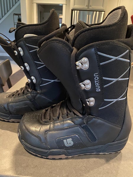 Used Size 7.0 (Women's 8.0) Burton Moto Snowboard Boots