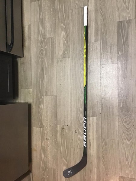 Senior Right Handed Supreme ultrasonic Mid Pattern Hockey Stick