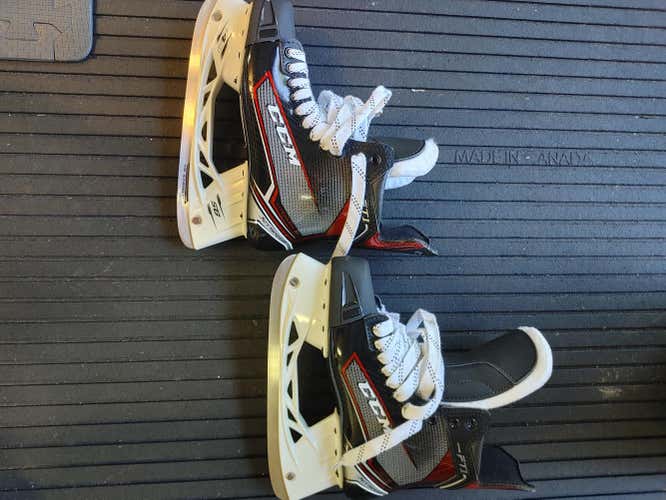 Senior New CCM Hockey Skates Wide Width Pro Stock Size 8.5