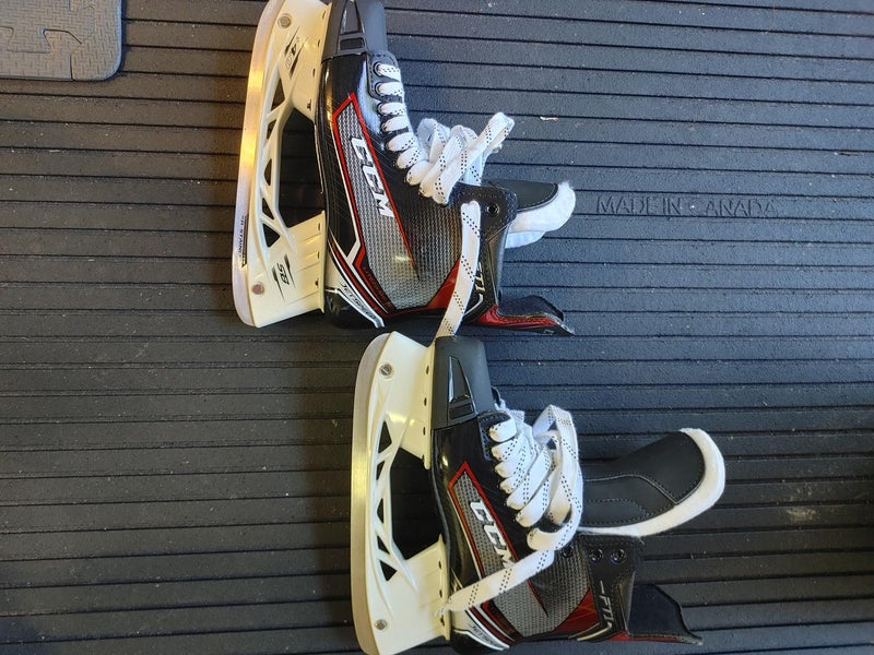 Senior New CCM Hockey Skates Wide Width Pro Stock Size 8.5