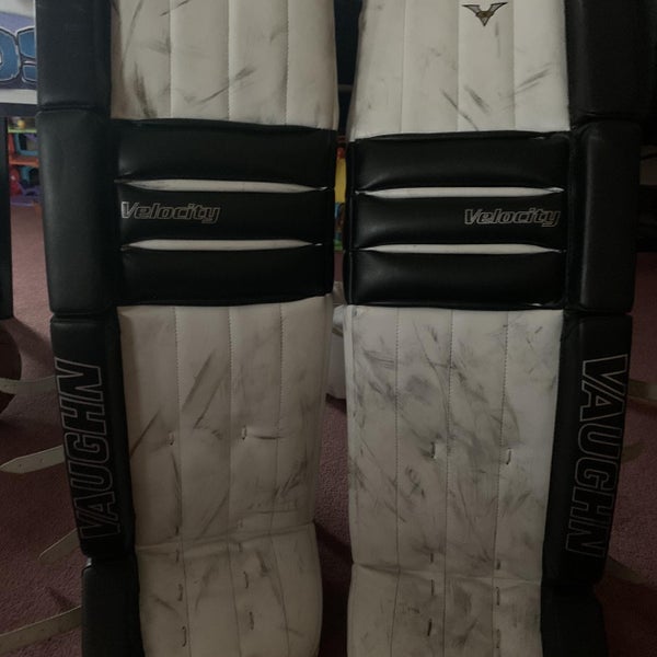 Senior 34"+2 Vaughn Velocity V5 Pro Stock Goalie Leg Pads
