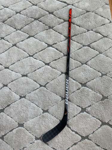 Intermediate Right Handed Vapor FlyLite Mid Pattern Hockey Stick