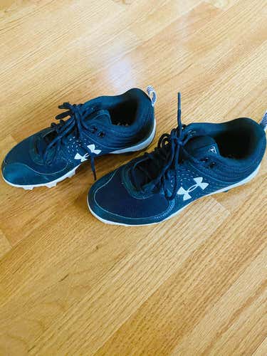 Like New Black Youth Under Armour Molded Cleats - Size 3
