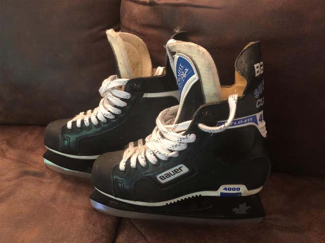 Senior Bauer Supreme 4000 Size 9 Hockey Skates